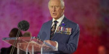 Βασιλιάς Κάρολος: Μπορεί να επουλώσει τις πληγές στην βασιλική οικογένεια ή έχει χάσει τον αέρα από τα πανιά του;