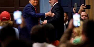 Politico: Ο στρατηγικός σύμβουλος του Τραμπ προσπαθεί να «ρίξει» τον Έντι Ράμα