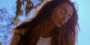 Η Cilia Κatrali κάνει «πατίνια στο φεγγάρι»