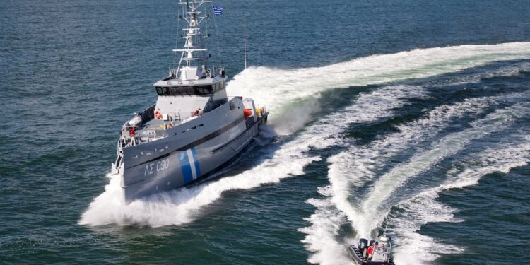 Γαύδος: Διάσωση δεκάδων μεταναστών – Συνελήφθη διακινητής