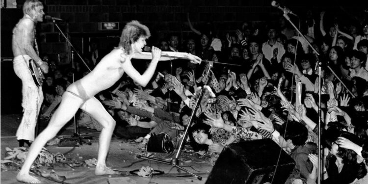 Έκθεση στη Βαρκελώνη τιμά τον David Bowie