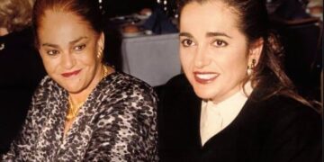 Ντόρα Μπακογιάννη: «Μαμά μου, πόσο μου λείπεις»