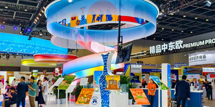 Δημιουργία «χρυσού διαδρόμου» για την οικονομική και εμπορική συνεργασία Κίνας-ΧΚΑΕ