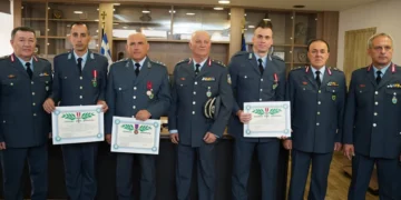 Μετάλλια σε αστυνομικούς για εξαίρετες πράξεις ανδραγαθίας και αυτοθυσίας