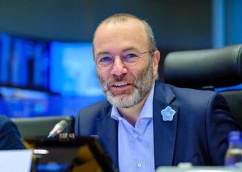 Ο Βαυαρός που ρίχνει τα «τείχη» με την άκρα δεξιά