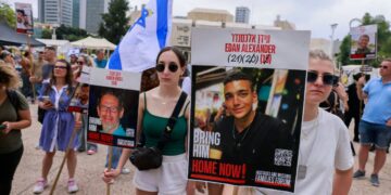 Χαμάς: Ανακοίνωσε ότι απελευθέρωσε τον όμηρο Εντάν Αλεξάντερ