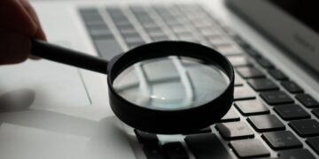 ΑΑΔΕ: «Ρυθμίστε τα χρέη σας ή θα μπείτε στη μαύρη λίστα οφειλετών»