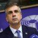 Καταγγέλλει «εξωτερικές πιέσεις», μετά την αναστολή των διαπραγματεύσεων από το Λονδίνο