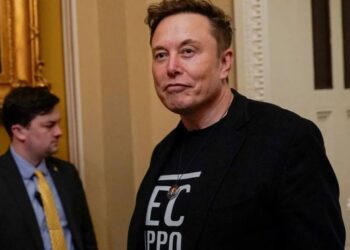 Tesla: Κινήθηκε για να αντικαταστήσει τον Μασκ στην θέση του CEO