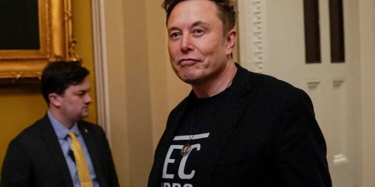 Tesla: Κινήθηκε για να αντικαταστήσει τον Μασκ στην θέση του CEO