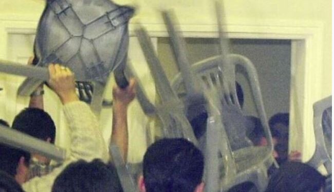 Αναποδογύρισαν τραπέζια και καρέκλες μετά την παρεξήγηση δύο τοπικών προέδρων