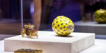 Η πτώση, η εξορία και το αυγό που δεν έσπασε ποτέ