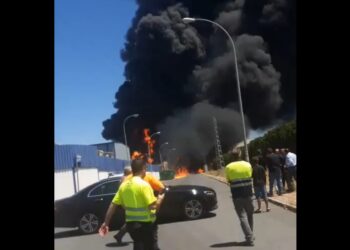 Συναγερμός στη Σεβίλλη: Φωτιά σε αποθήκη φύλαξης χημικών προϊόντων – 80 χιλιάδες άνθρωποι κλήθηκαν να παραμείνουν σπίτια τους