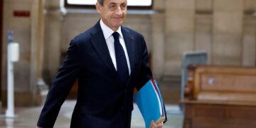 Ο Σαρκοζί έβγαλε το «βραχιολάκι»