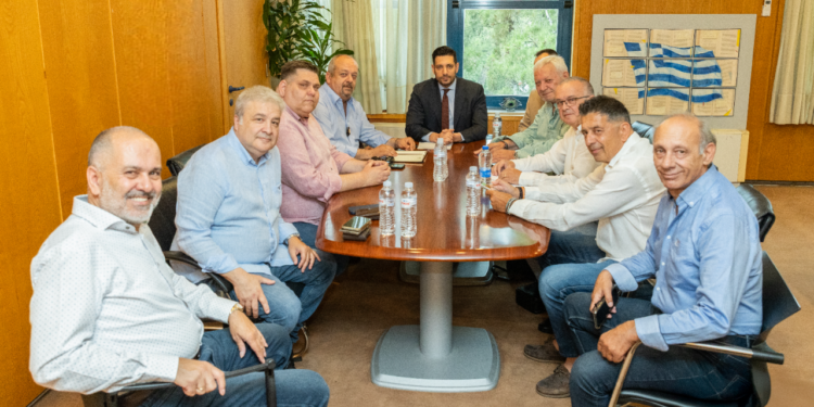 Συνάντηση Κυρανάκη με εκπροσώπους της Ομοσπονδίας Ταξί Ελλάδος