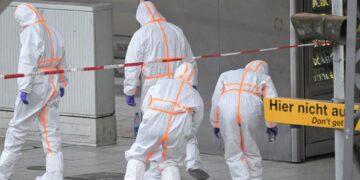 «Τυφλές» επιθέσεις με μαχαίρι στον σταθμό των τρένων του Αμβούργου