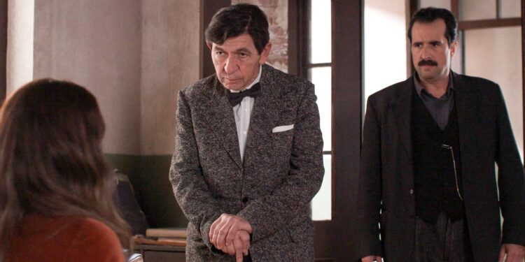 Χαραλάμπης και Κομνηνός πιέζουν την Εριέττα να προδώσει τον Ιάκωβο