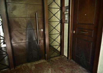 Απανωτή, διπλή επίθεση με γκαζάκια έξω από τα σπίτια του πρώην προέδρου του ΕΟΔΑΣΑΑΜ και της προέδρου της Επιτροπής Ανταγωνισμού