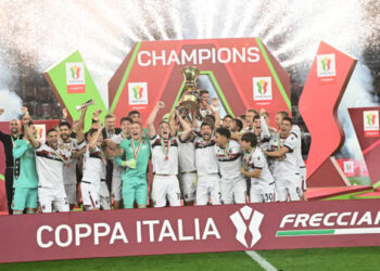 Μπολόνια 0-1: Έγραψαν ιστορία οι «Ροσομπλού» που στέφθηκαν κυπελλούχοι Ιταλίας ύστερα από 51 χρόνια