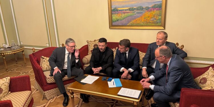 Κίεβο: «Παραγωγική» τηλεφωνική επικοινωνία Τραμπ με Ζελένσκι και Ευρωπαίους ηγέτες