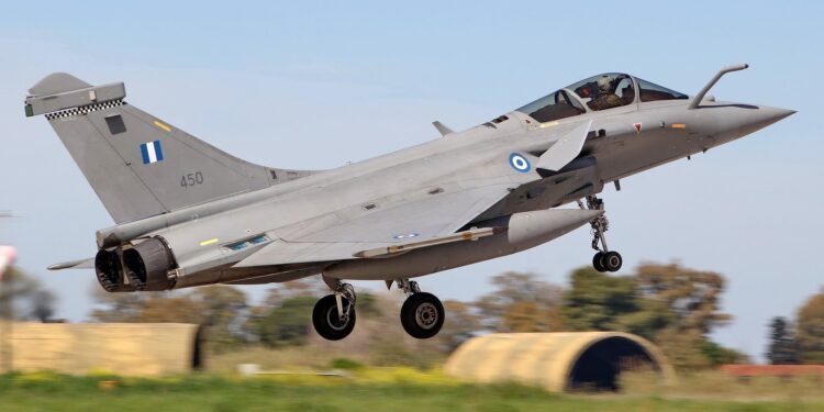 Τα γαλλικά Rafale είναι υποδεέστερα από τα κινεζικά μαχητικά Dragon;