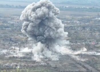 Γιατί τα ρωσικά στρατεύματα συγκεντρώνονται κοντά στην «πόλη-φρούριο» της Ουκρανίας