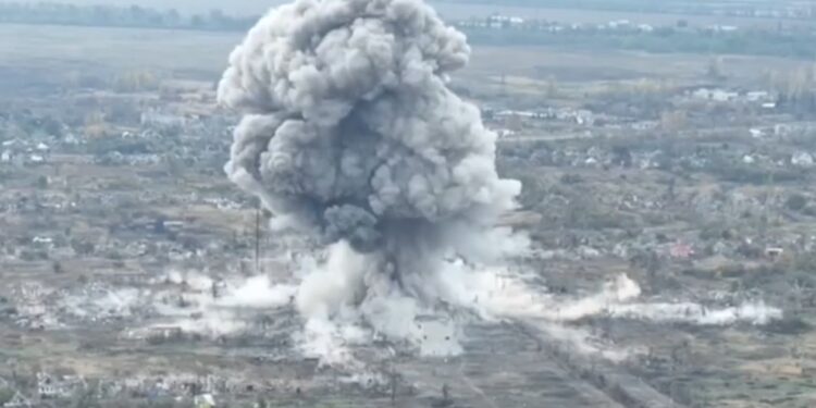 Γιατί τα ρωσικά στρατεύματα συγκεντρώνονται κοντά στην «πόλη-φρούριο» της Ουκρανίας