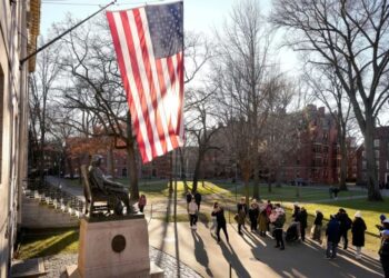 Η κυβέρνηση Τραμπ διακόπτει όλες τις ομοσπονδιακές συμβάσεις με το Χάρβαρντ