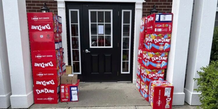 ΗΠΑ: 8χρονος παρήγγειλε… 70.000 γλειφιτζούρια από το κινητό της μαμάς του