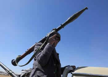 Οι Χούθι απειλούν το Ισραήλ με «ναυτικό αποκλεισμό» του λιμανιού της Χάιφας