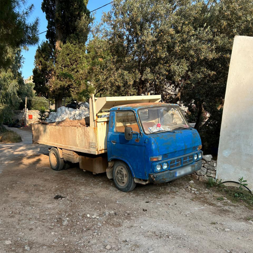 Ύδρα: Μετά τον σάλο για την «πλημμύρα» οχημάτων ξεκίνησαν οι έλεγχοι - Μία σύλληψη για χρήση φορτηγού χωρίς άδεια
