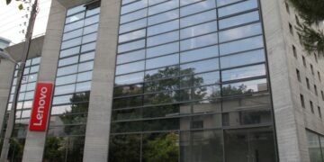 H Lenovo στην κορυφή και πάλι