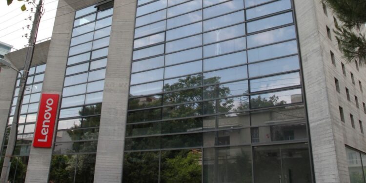 H Lenovo στην κορυφή και πάλι