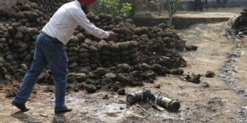 Σε θέση αναμονής Ινδία και Πακιστάν μετά τις εκατέρωθεν πυραυλικές επιθέσεις