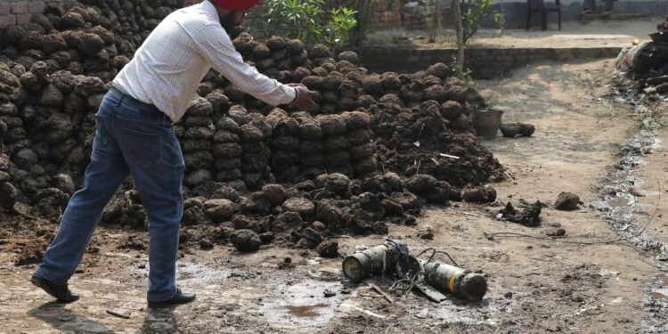 Σε θέση αναμονής Ινδία και Πακιστάν μετά τις εκατέρωθεν πυραυλικές επιθέσεις