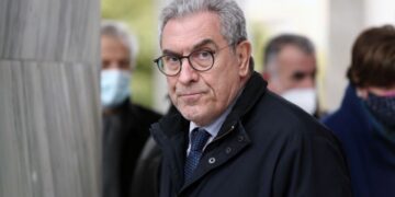 Μήνυση κατέθεσε ο Βασίλης Καπερνάρος σε βάρος του καθηγητή Παπαδάκη που αμφισβητεί την γνησιότητα των βίντεο της εμπορικής αμαξοστοιχίας