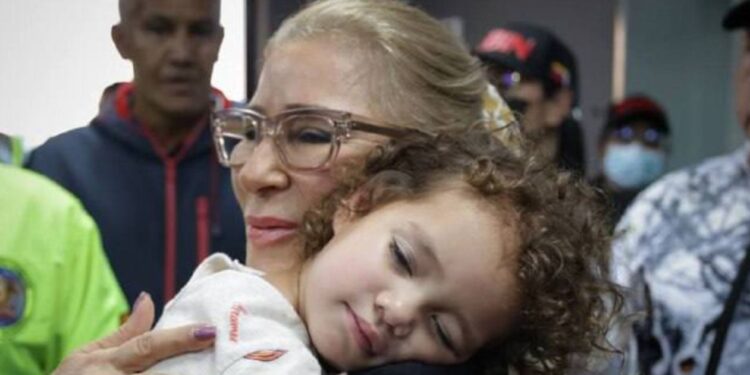 Βενεζουέλα: Οι ΗΠΑ επέστρεψαν στο Καράκας ένα κοριτσάκι 2 ετών που έμεινε μόνο του μετά την απέλαση των γονιών του