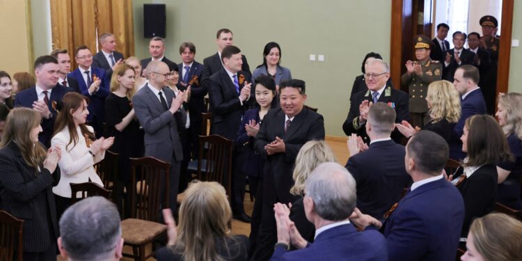 Επίσκεψη Κιμ Γιονγκ Ουν στη ρωσική πρεσβεία στην Πιονγκγιάνγκ