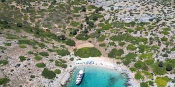 Κοινωνικός Τουρισμός 2025-2026: Ρεκόρ για το πρόγραμμα της ΔΥΠΑ