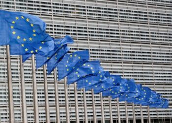 Εαρινές οικονομικές προβλέψεις Κομισιόν: Ανάπτυξη 2,3% το 2025 και 2,2% το 2026 για την Ελλάδα