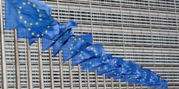 Εαρινές οικονομικές προβλέψεις Κομισιόν: Ανάπτυξη 2,3% το 2025 και 2,2% το 2026 για την Ελλάδα