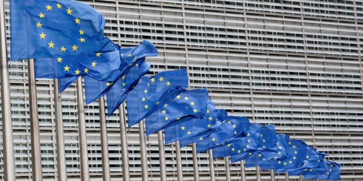 Εαρινές οικονομικές προβλέψεις Κομισιόν: Ανάπτυξη 2,3% το 2025 και 2,2% το 2026 για την Ελλάδα