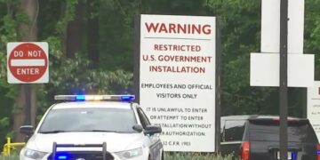 Μια γυναίκα, πιθανόν υπό την επήρεια αλκοόλ, συνελήφθη έξω από τα κεντρικά της CIA στο Λάνγκλεϊ