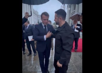 Εμανουέλ Μακρόν: Η ανάρτηση συμπαράστασης στον Ζελένσκι – «Βασίσου σε μας, φίλε μου»