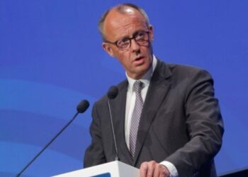 «Αλλαγή πολιτικής» και «ευημερία για όλους» υποσχέθηκε ο καγκελάριος Μερτς στην πρώτη ομιλία του στην Bundestag