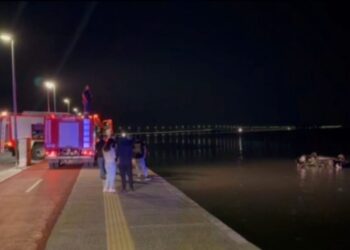 Νεκρός ανασύρθηκε ο οδηγός οχήματος που «βούτηξε» στη λιμνοθάλασσα