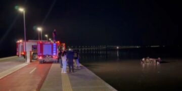 Νεκρός ανασύρθηκε ο οδηγός οχήματος που «βούτηξε» στη λιμνοθάλασσα