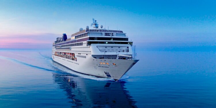 Επιμένει επενδυτικά στην ελληνική κρουαζιέρα και στους λιμένες