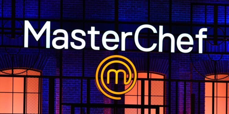 MasterChef 2025: «Λύγισαν» οι παίκτες από την… εισβολή των μαμάδων τους στο πλατό