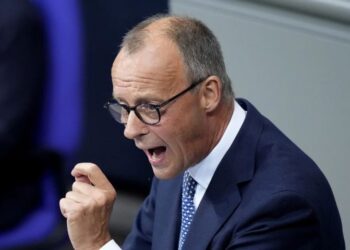 Μερτς: Ανακοίνωσε «νέας μορφής» στρατιωτική